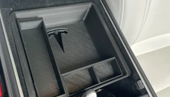 Tesla Model 3 (начиная с 2020 г.) Центральный поднос Tesla Model 3 (начиная с 2020 г.) Центральный поднос