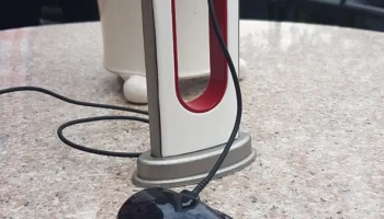 Зарядное устройство Tesla для телефонов типа USB-C.