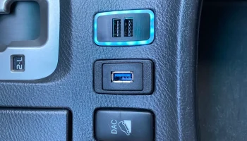 Центральная консоль Toyota 4Runner 4-го поколения, USB/пу... 1