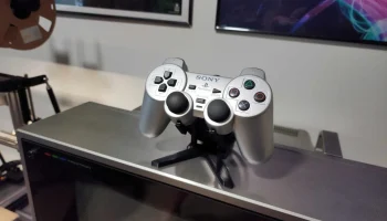 Держатель/подставка для контроллера PS1/PS2/Playstation..... 3