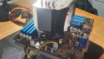 Испытательный стенд Micro ATX (mATX) под открытым небом..... Испытательный стенд Micro ATX (mATX) под открытым небом.....