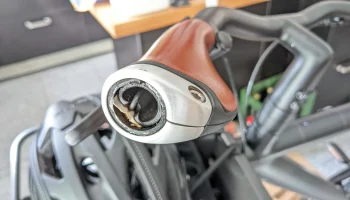 Крепление Vanmoof S3 к зеркалу Corky 1