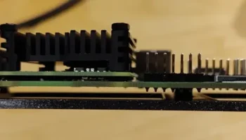 Задняя панель вычислительного модуля Raspberry Pi с 4 мод... 4