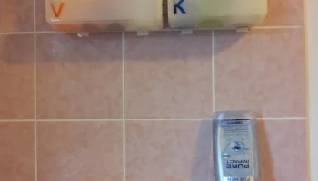 Настенный ящик для душевых принадлежностей........ 1