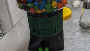 Диспенсер для конфет M&M 2