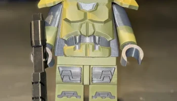 Мегафигурка Halo Master Chief Brick (масштаб 5:1) Мегафигурка Halo Master Chief Brick (масштаб 5:1)