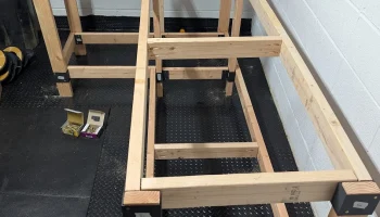 Изготовленный на заказ верстак L-образной формы 2x4........ 7