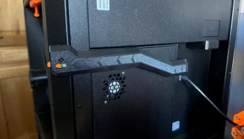Адаптер выключателя питания Prusa Core One L......... 1