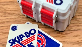 Прочная крышка коробки с винтажным логотипом Skip-Bo.......