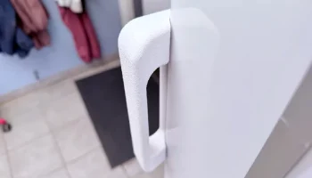 Немного переработанная ручка холодильника, которая пережи.. 2