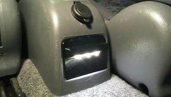 Торшер задней пепельницы Toyota RAV4 1997 года выпуска...... 2