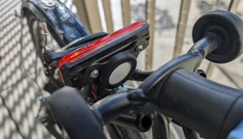 Brompton Chipolo One Point Крепление задних фонарей......