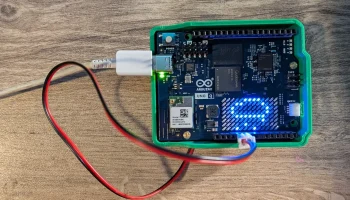 Arduino UNO Q Caddy Tray с вентилятором 2