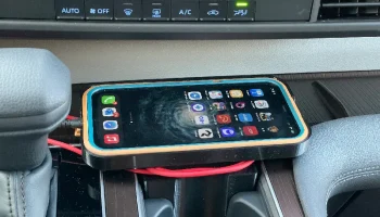 Большой держатель для телефона для Toyota Sienna............