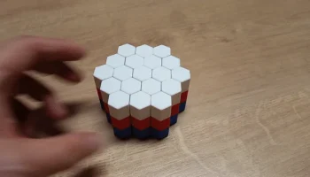 Шестигранная (сотовая) раздвижная игрушка-непоседа.........