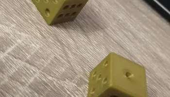Обычные шестигранные игральные кости.........