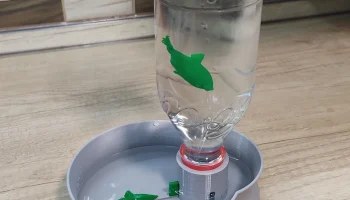 Поилка для кошек с игрушкой-рыбкой...