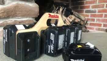 Прочный держатель аккумулятора Makita........