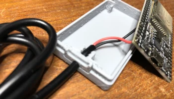 Коробка Snap Fit ESP32 со входом для шнура питания........ 2