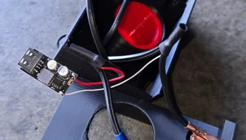 Портативный фонарь и зарядная станция USB, работающая от .. 6