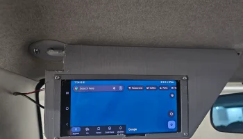 Солнцезащитный козырек Toyota Yaris с навигацией (телефон...