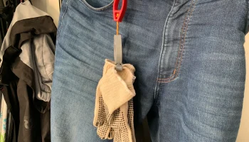 Glove clip
