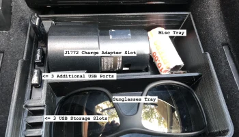 Консольный лоток Tesla Model 3 со встроенным USB 2