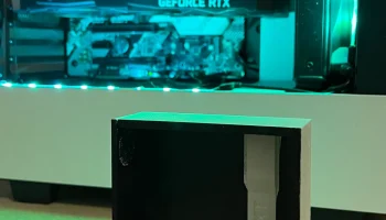 Мини-фигурка в корпусе NZXT для ПК 1