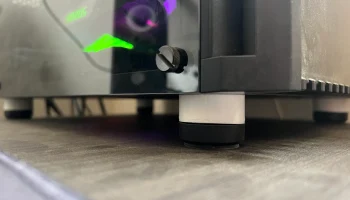 Удлинитель ножек корпуса компьютера Corsair...... 1
