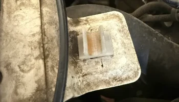 Civic FB 2012 Зажим для тяги капота 1