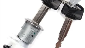 Деталь замка перчаточного ящика Honda NC............ 2