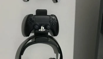 Контроллер PS5 и настенное крепление для наушников (2 версии 4