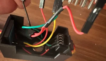 Просторный корпус ESP32, магниты снизу, DHT11, 4 вывода D.. 9