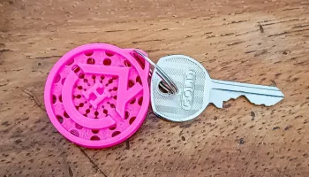Брелок Helo - инновационный дизайн для Heloisa Im&oacute;veis......