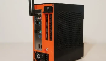 Корпус Mini ITX объемом 4,7 л, легко печатается (2 основные части), сэндвич-схема, дополнительные резьбовые вставки, стойки или ножки не требуются 3