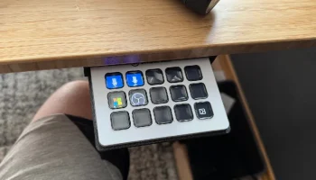 elgato Stream Deck MK.2 Под столом 1