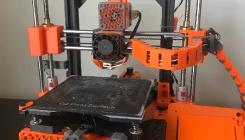 3D-принтер маленького мальчика