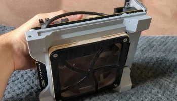 Portal Companion Cube NAS 4