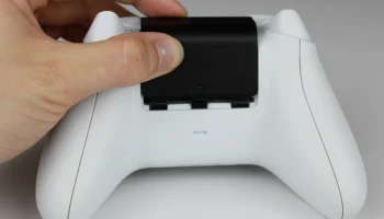 Крышка батарейного отсека геймпада Xbox Series......... 2