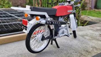 Honda SS50 1974 г. масштаб 1:8 Дизайнер Эд ван дер Хейден... 9