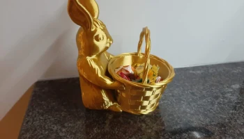 Пасхальный кролик с корзинкой 3