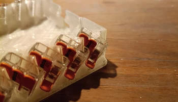 [OEWH] Корпус Raspberry/Arduino, контактирующий с зажимам... 1