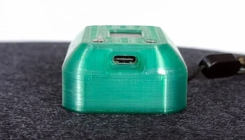 Корпус FakeTec с OLED-дисплеем сверху. 6