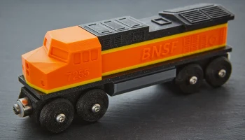 Игрушечный поезд Локомотив BNSF BRIO / совместимость с IK...