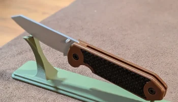 Нож, напечатанный на 3D-принтере - с рифлеными вставками....