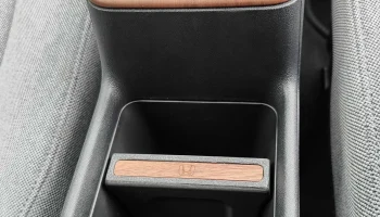 Разделитель консоли Honda E