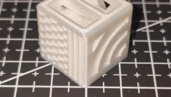 Тестовый куб для 3D-принтера "все в одном"......