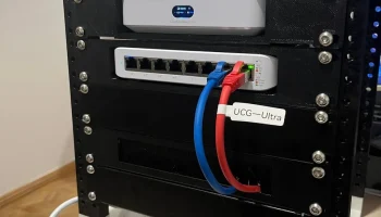 Ubiquiti Unifi USW-Lite-8 PoE для монтажа в 10-дюймовую стой 1