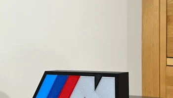 Логотип BMW M в современном стиле для настольного компьютера 2