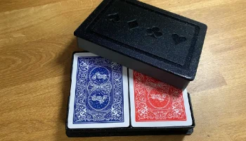 Двойная коробка для игральных карт.........